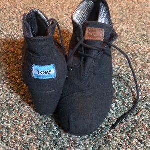 Charcoal gray wedges